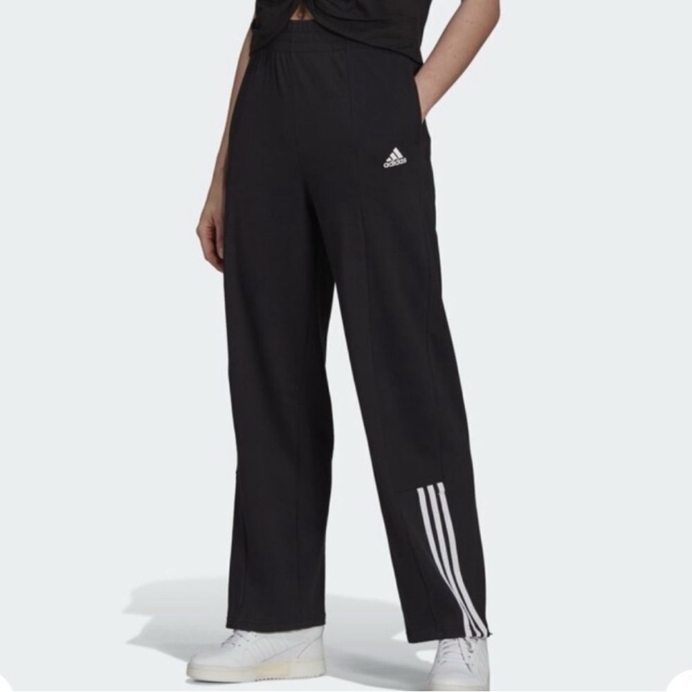Like New M Adidas Women’s 3-Stripes Loose French Terry Wide Leg Pants Streetwear